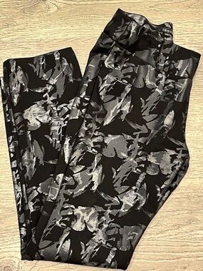 Insight New York Pewter Paisley Size 6